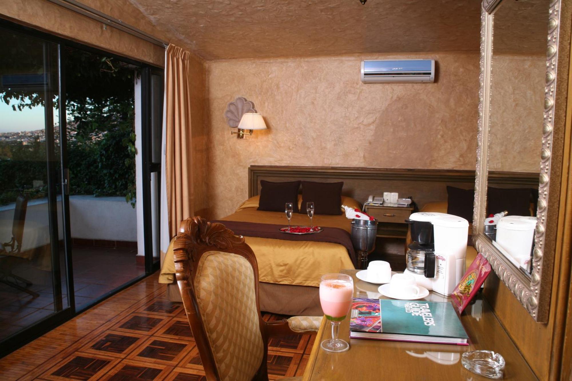 Casa De La Loma Hotel Morelia Exterior photo
